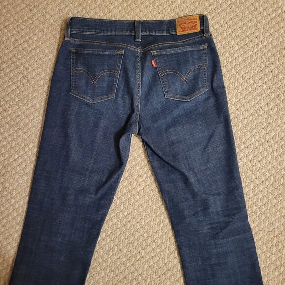Women's Levi Capris - Picture 3 of 7